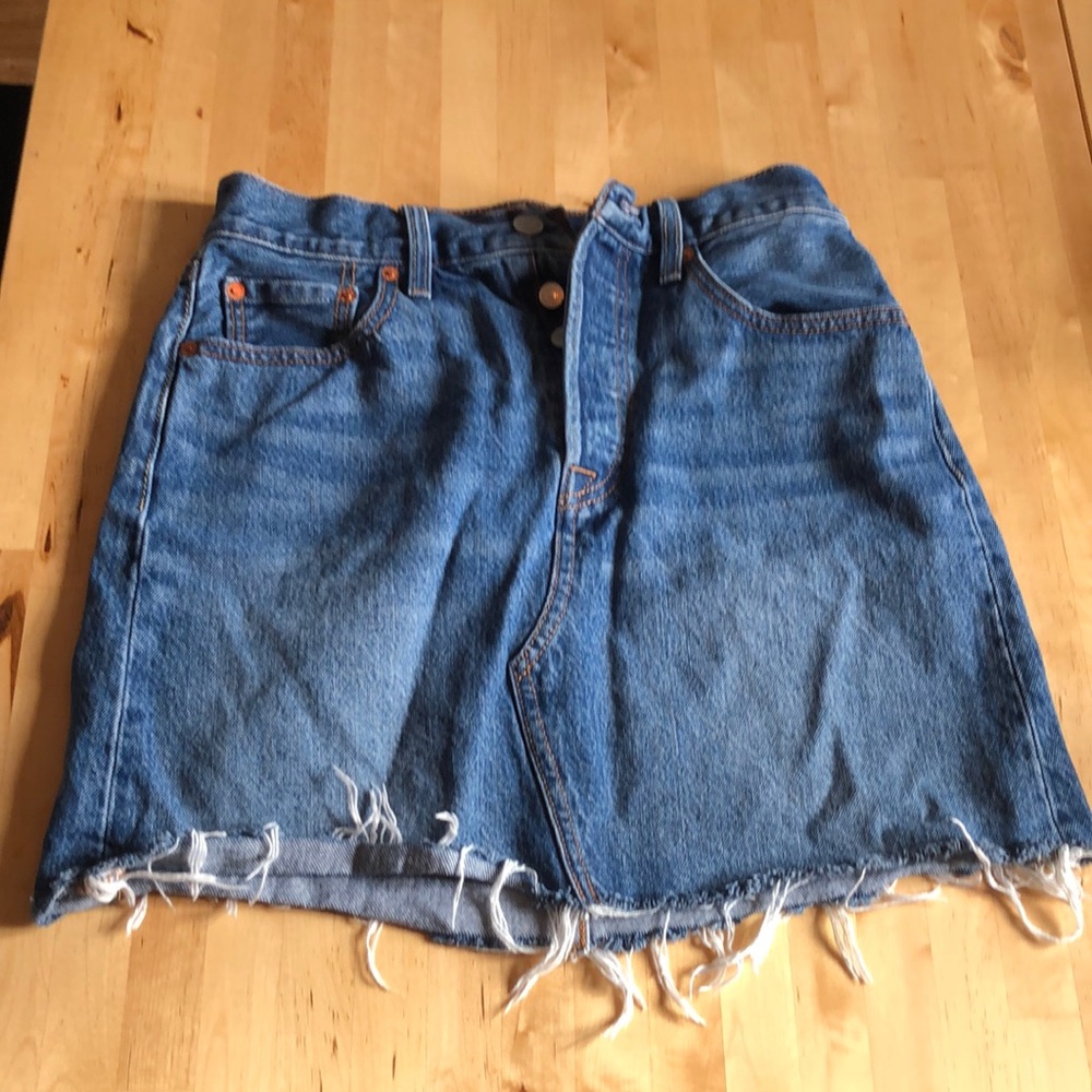 LEVI’S skirt size 27 NWOT